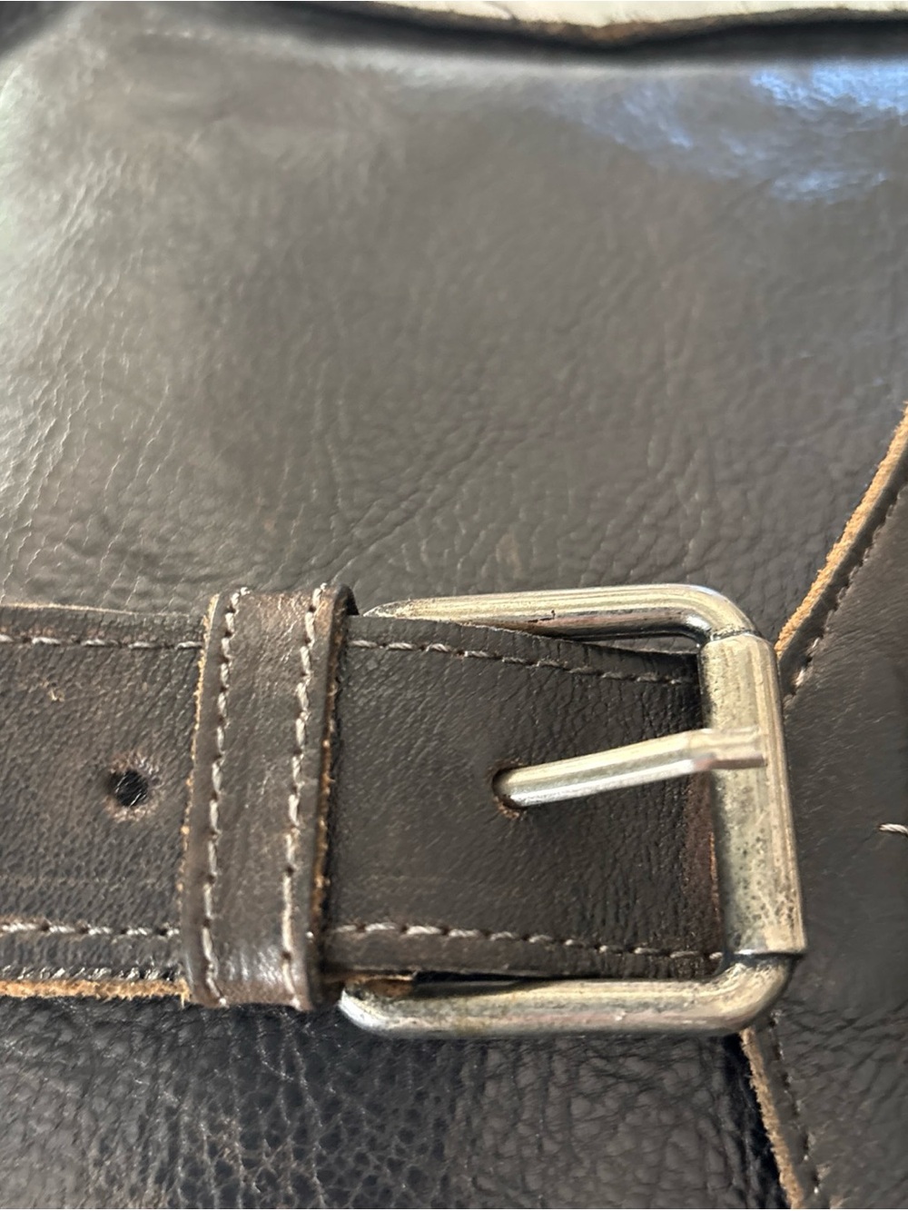 BedStu Venice Classic Unisex Black Leather Messenger Bag with Front Buckle - Picture 14 of 15